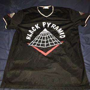 Chris brown black pyramid shirt size XL